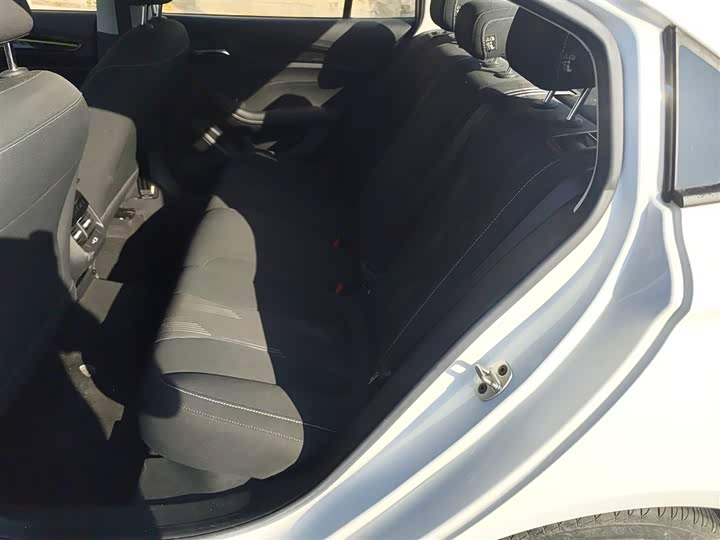 Фото 14 - Roewe i5