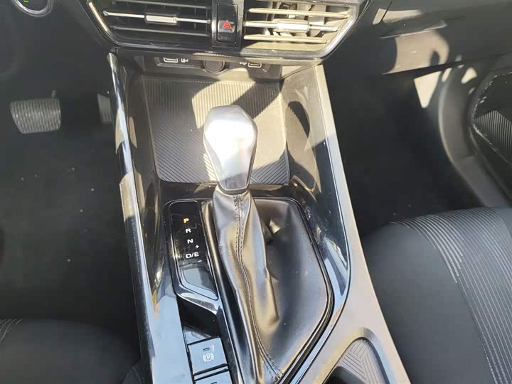 Фото 6 - Roewe i5