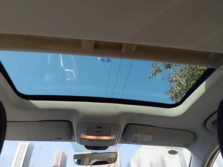 Фото 8 - Roewe i5