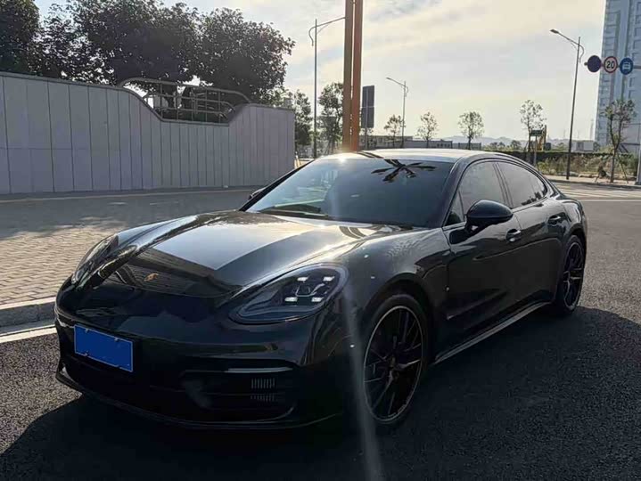 Фото 1 - Porsche Panamera