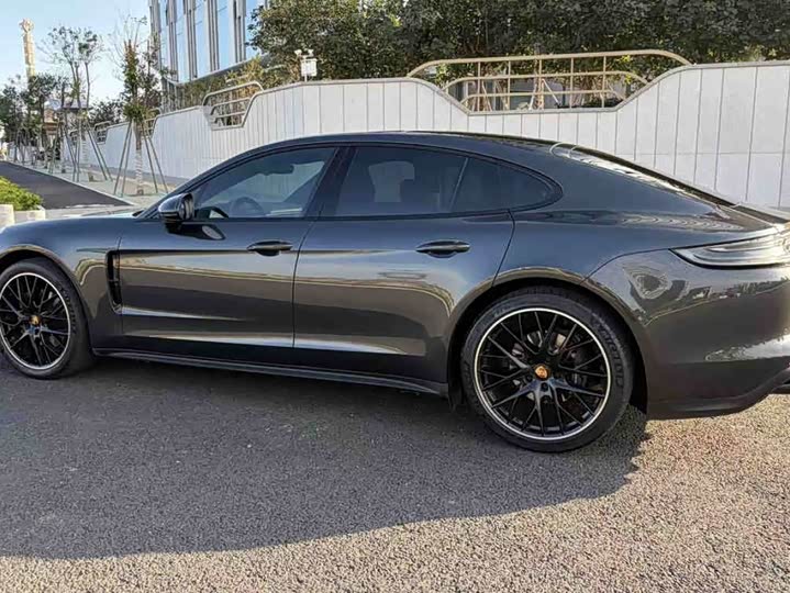 Фото 10 - Porsche Panamera