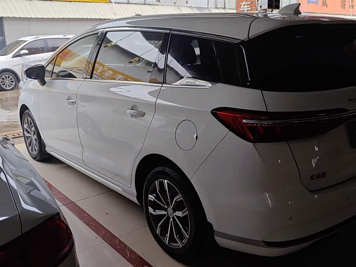 Фото 5 - BYD Song Max