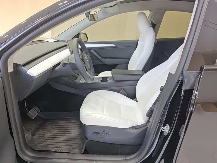 Фото 16 - Tesla Model Y