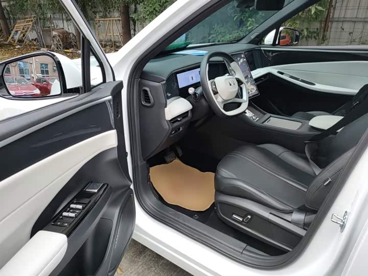 Фото 16 - Geely Galaxy L7