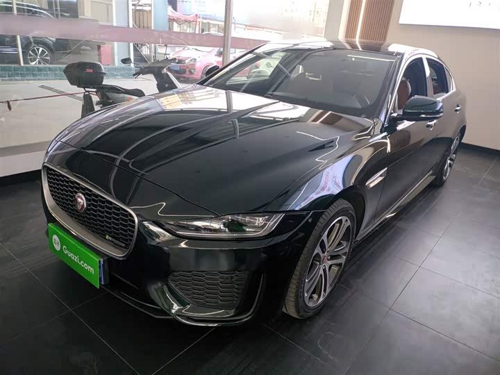 Фото 2 - Jaguar XE L