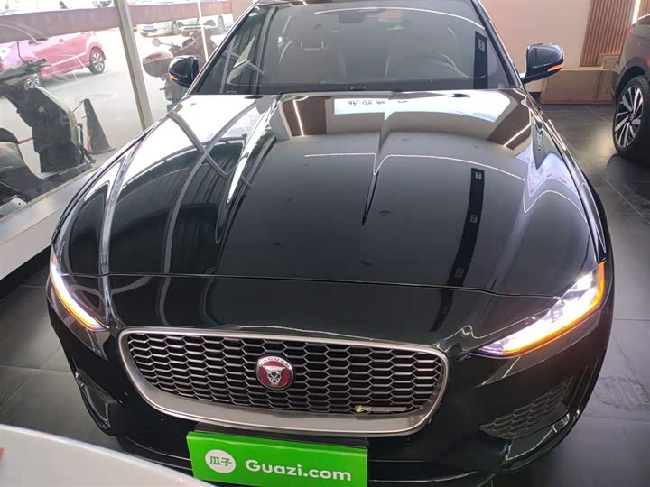 Фото 3 - Jaguar XE L