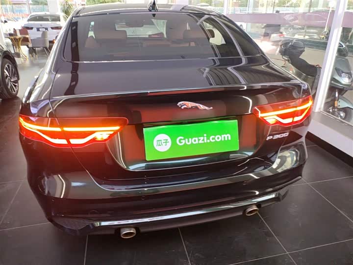 Фото 6 - Jaguar XE L