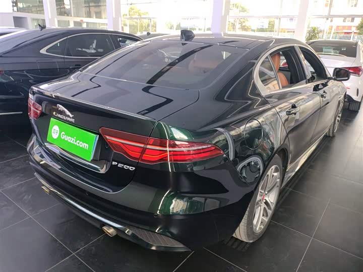 Фото 7 - Jaguar XE L