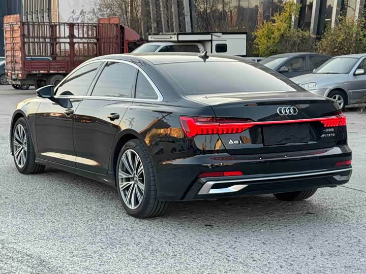 Фото 4 - Audi A6L