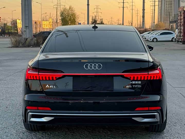Фото 5 - Audi A6L