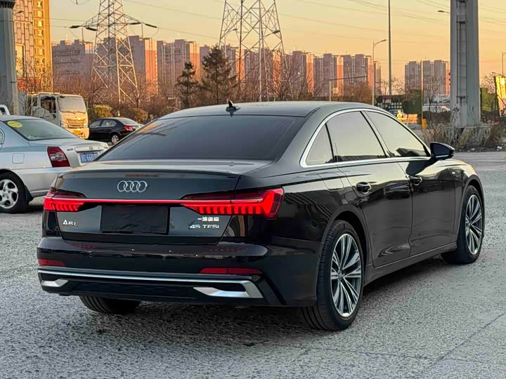 Фото 6 - Audi A6L