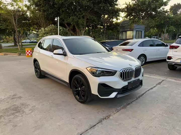 Фото 2 - BMW X1