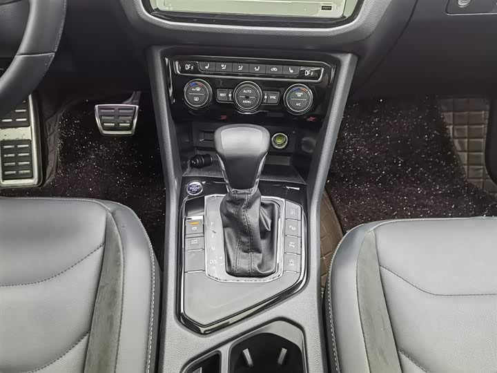 Фото 13 - Volkswagen Tiguan L Pro