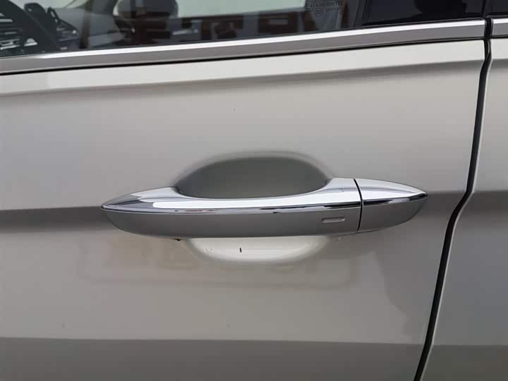 Фото 18 - Volkswagen Tiguan L Pro