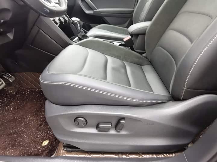 Фото 20 - Volkswagen Tiguan L Pro