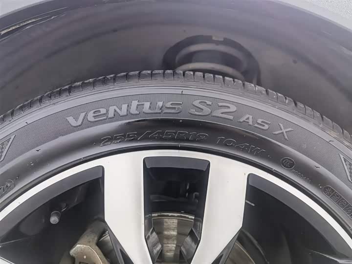 Фото 24 - Volkswagen Tiguan L Pro