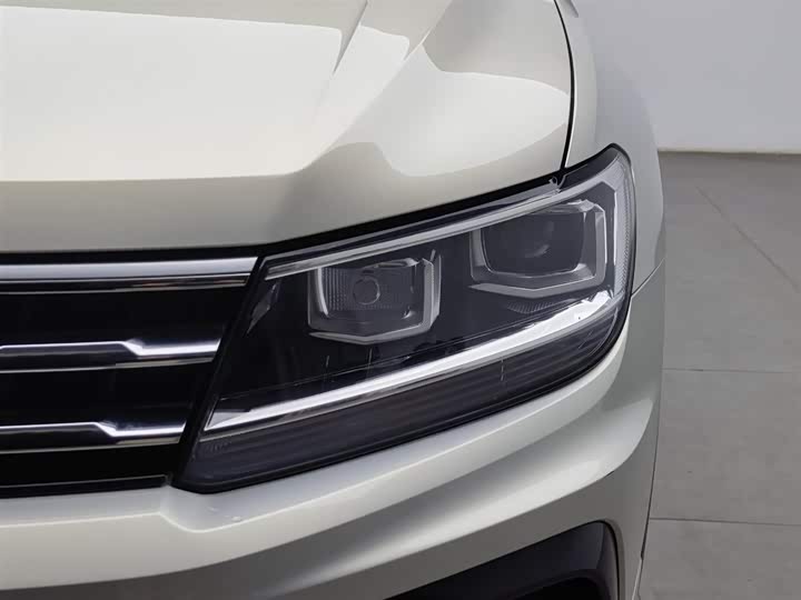 Фото 7 - Volkswagen Tiguan L Pro