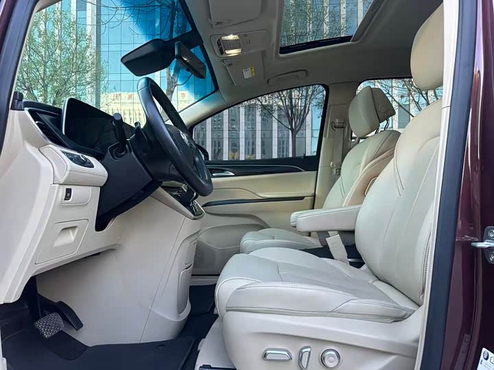 Фото 10 - Buick GL8 ES