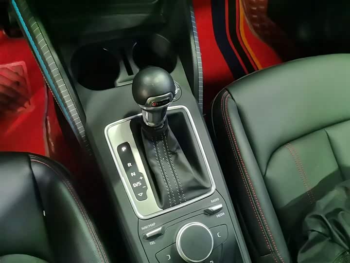 Фото 14 - Audi Q2L