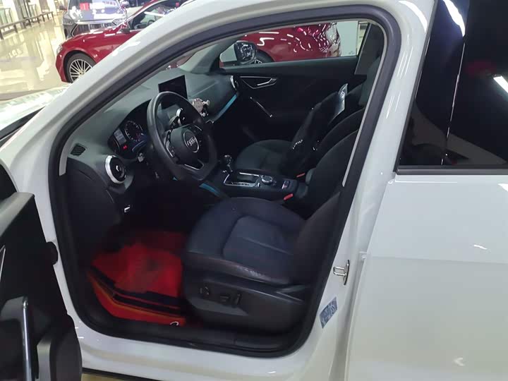 Фото 15 - Audi Q2L