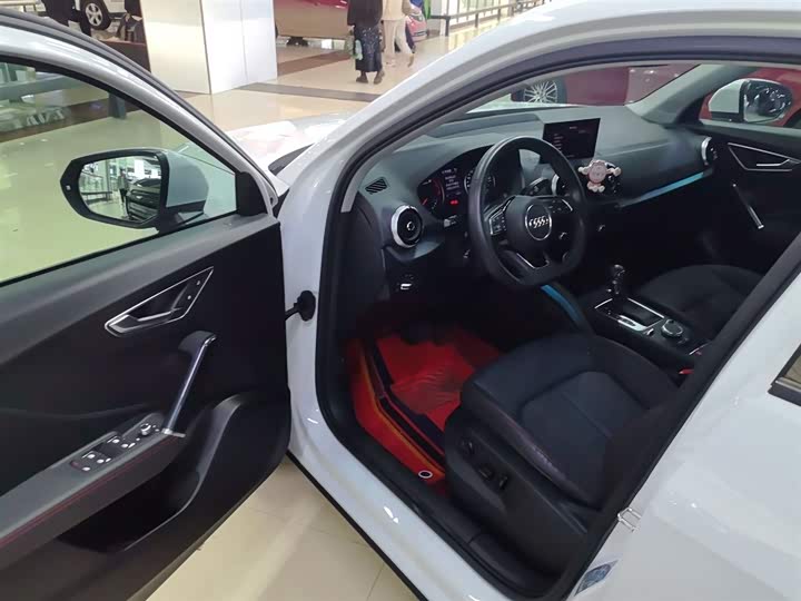 Фото 16 - Audi Q2L