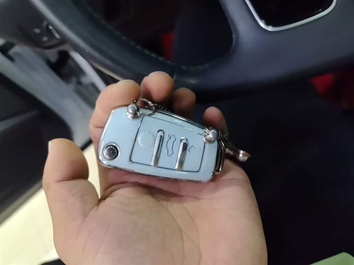 Фото 9 - Audi Q2L