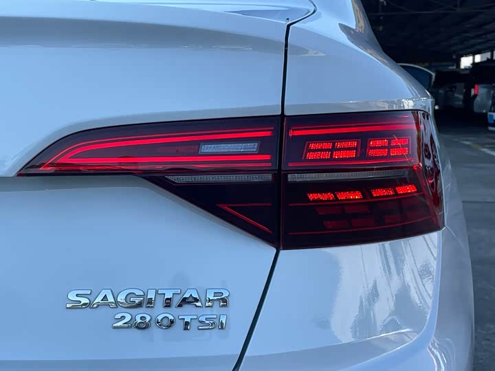 Фото 10 - Volkswagen Sagitar L