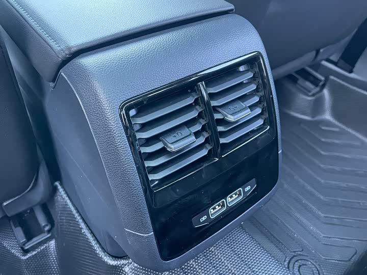 Фото 12 - Volkswagen Sagitar L