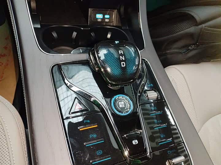 Фото 14 - BYD Han