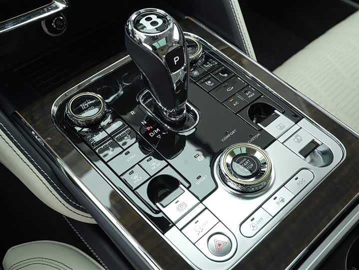 Фото 11 - Bentley Flying Spur