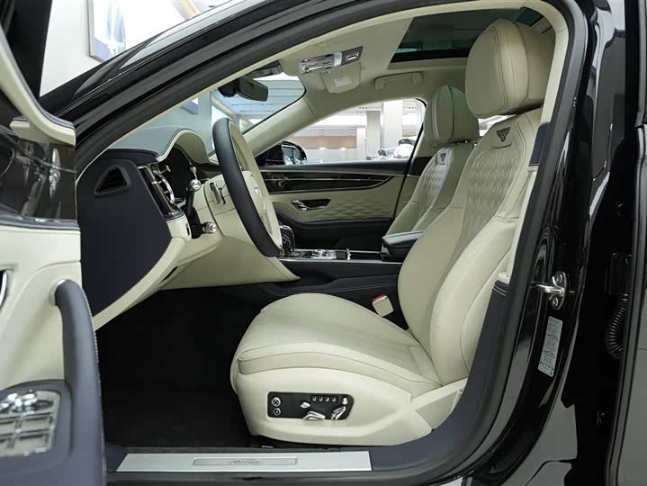 Фото 12 - Bentley Flying Spur