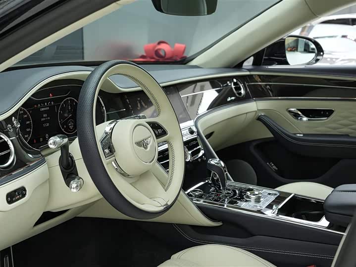 Фото 8 - Bentley Flying Spur