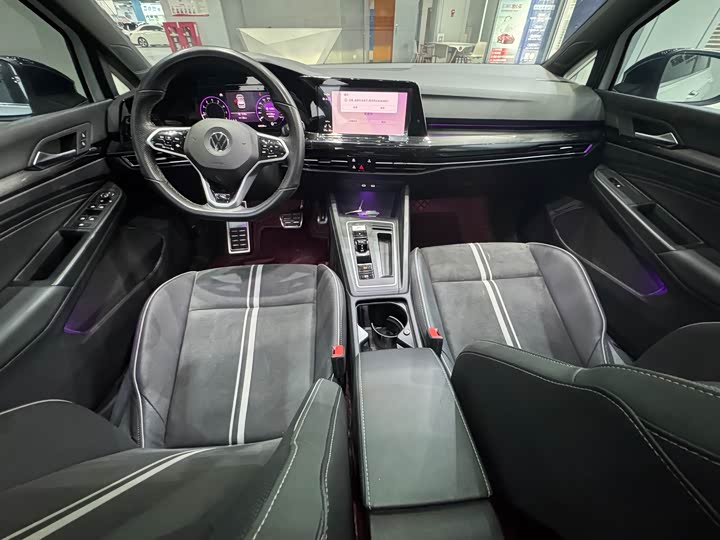 Фото 10 - Volkswagen Golf