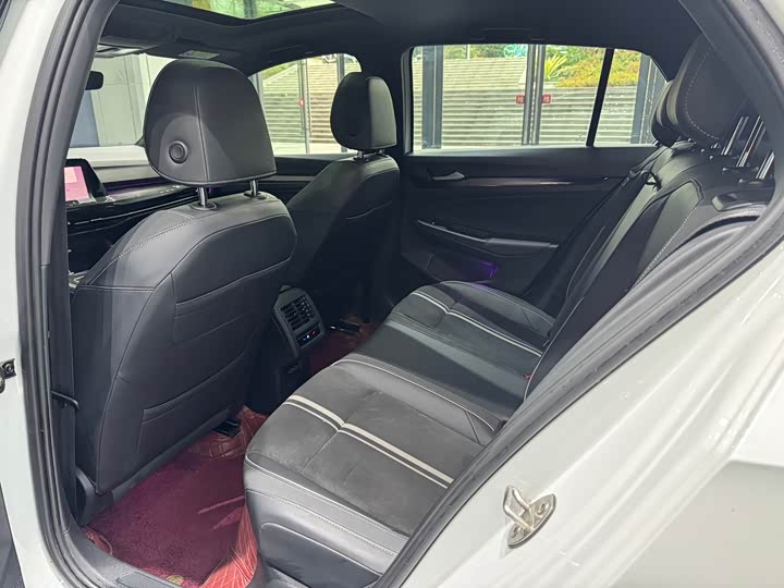 Фото 14 - Volkswagen Golf