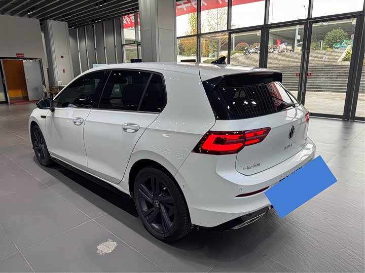 Фото 17 - Volkswagen Golf