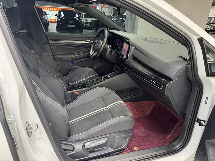 Фото 4 - Volkswagen Golf