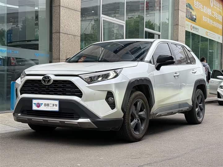 Фото 1 - Toyota RAV4