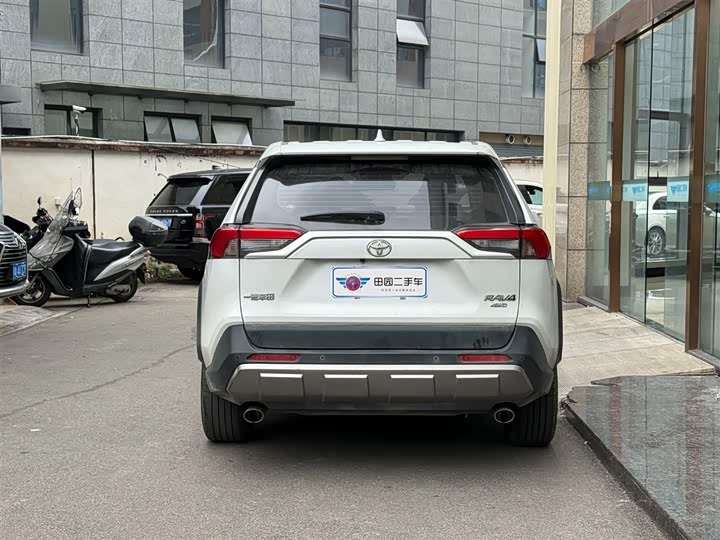 Фото 5 - Toyota RAV4