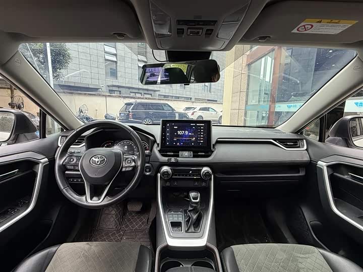 Фото 7 - Toyota RAV4