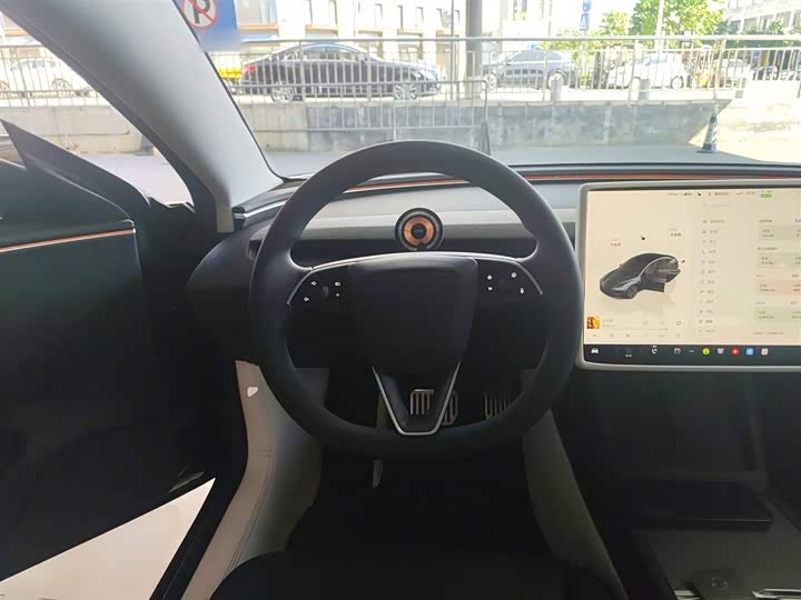 Фото 11 - Tesla Model 3