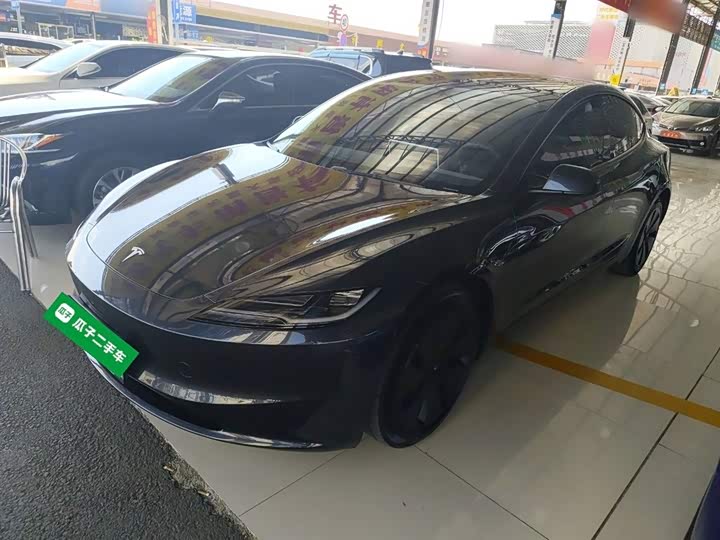 Фото 2 - Tesla Model 3