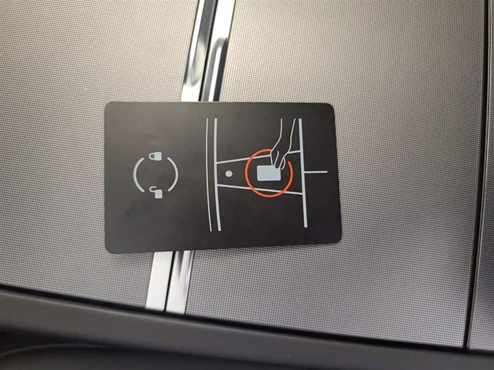 Фото 9 - Tesla Model 3