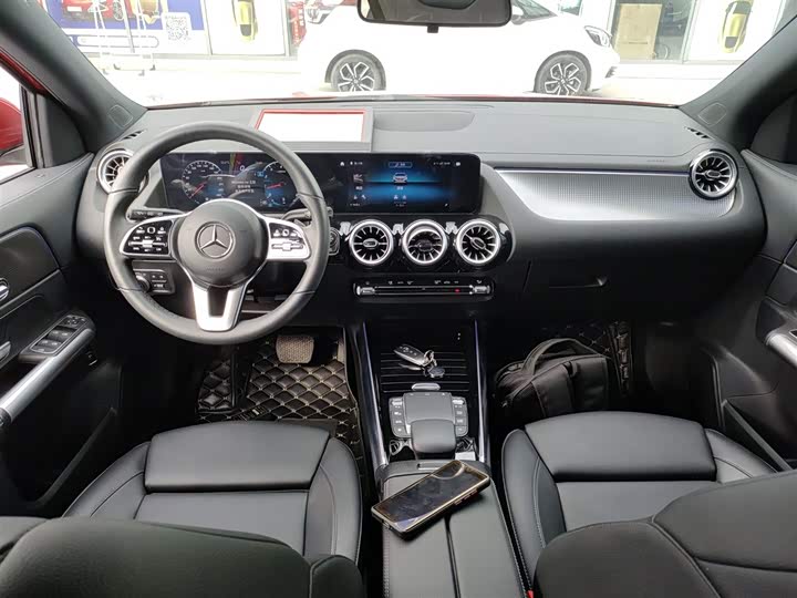 Фото 10 - Mercedes-Benz GLA-Class