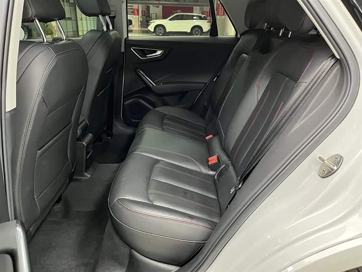 Фото 14 - Audi Q2L