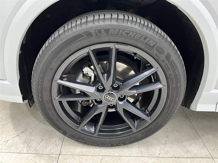 Фото 18 - Audi Q2L