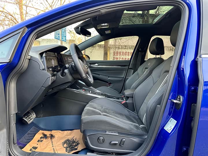 Фото 13 - Volkswagen Golf