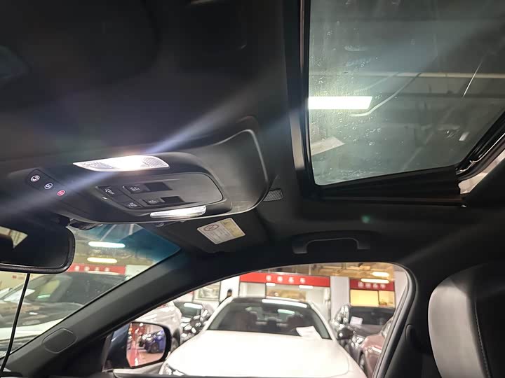 Фото 10 - Cadillac CT4