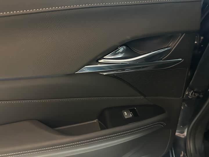 Фото 11 - Cadillac CT4