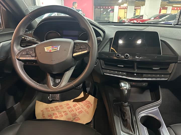 Фото 12 - Cadillac CT4