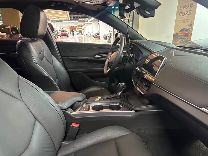 Фото 14 - Cadillac CT4